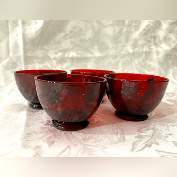 Vintage Royal Ruby Red tea cups - Picture 2 of 3